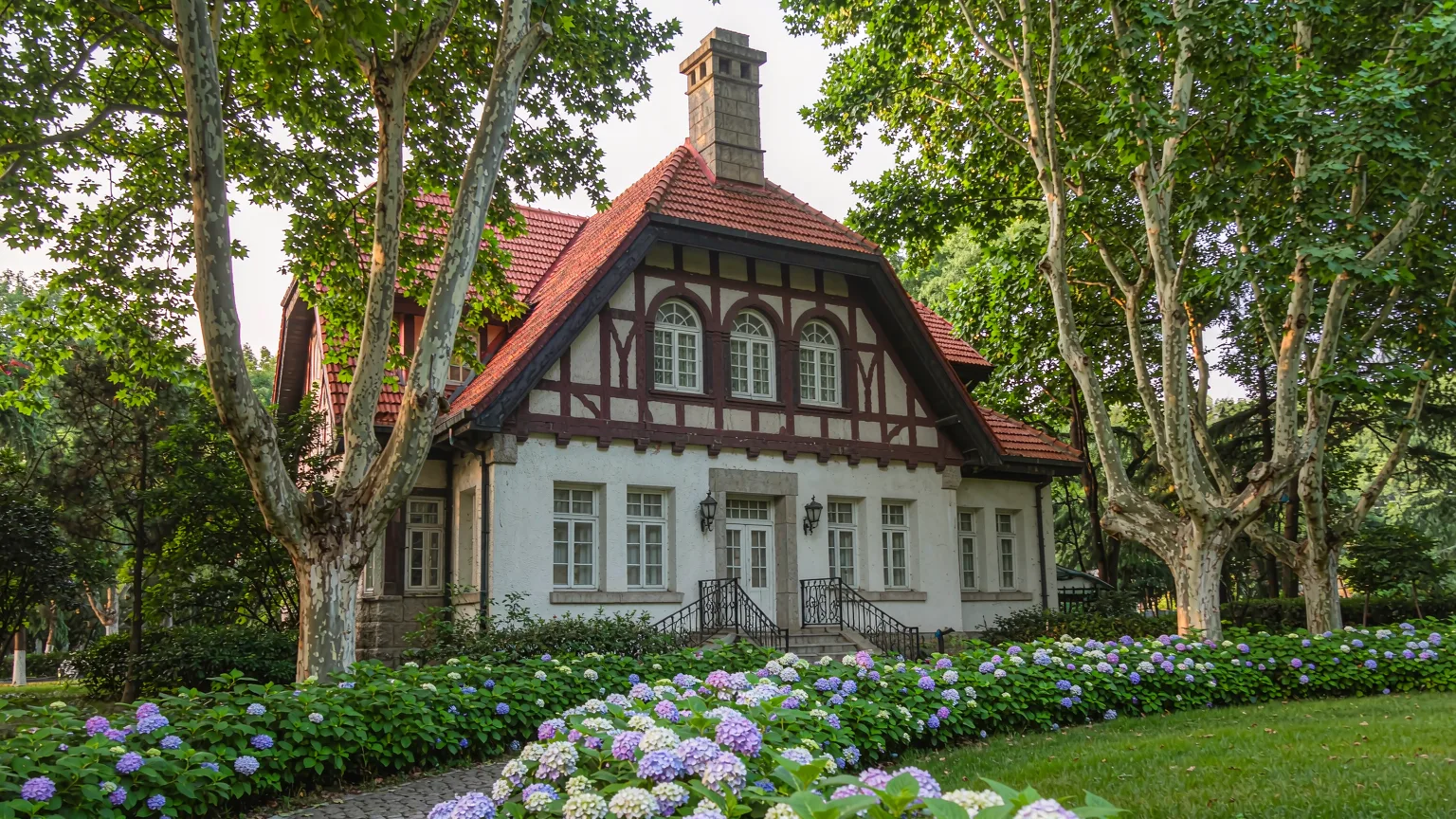 European-style villa with red roof and garden in Badaguan, Qingdao