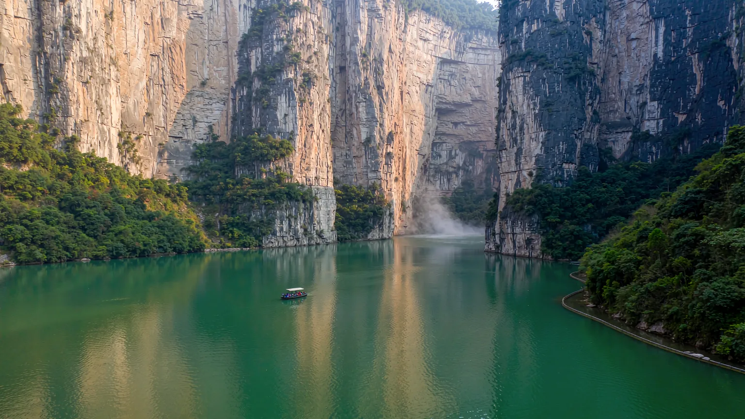 Baofeng Lake