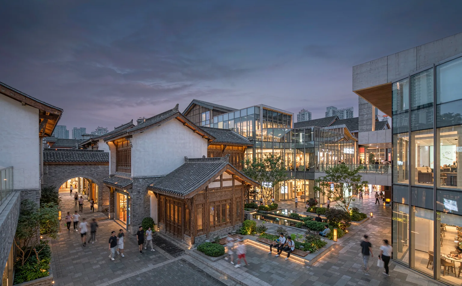 Taikoo Li open-air shopping district mixing traditional and modern architecture
