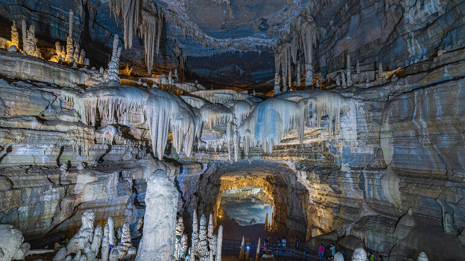 Nine Heavens Hall in Jiutian Cave showing immense scale and formations