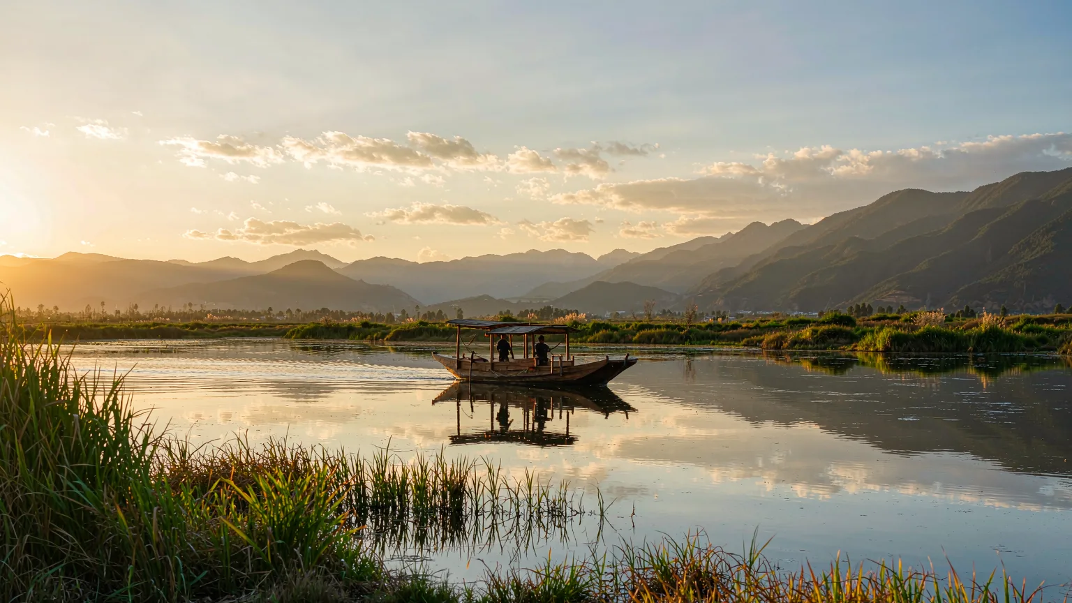 Lashi Lake