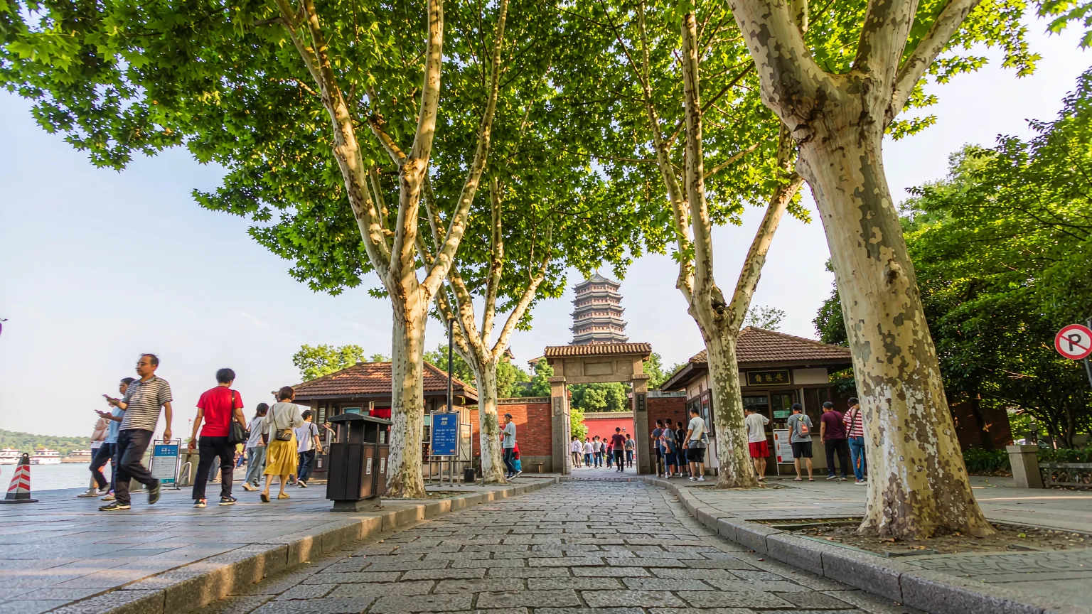 Pathway leading to Liuhe Pagoda entrance with visitors