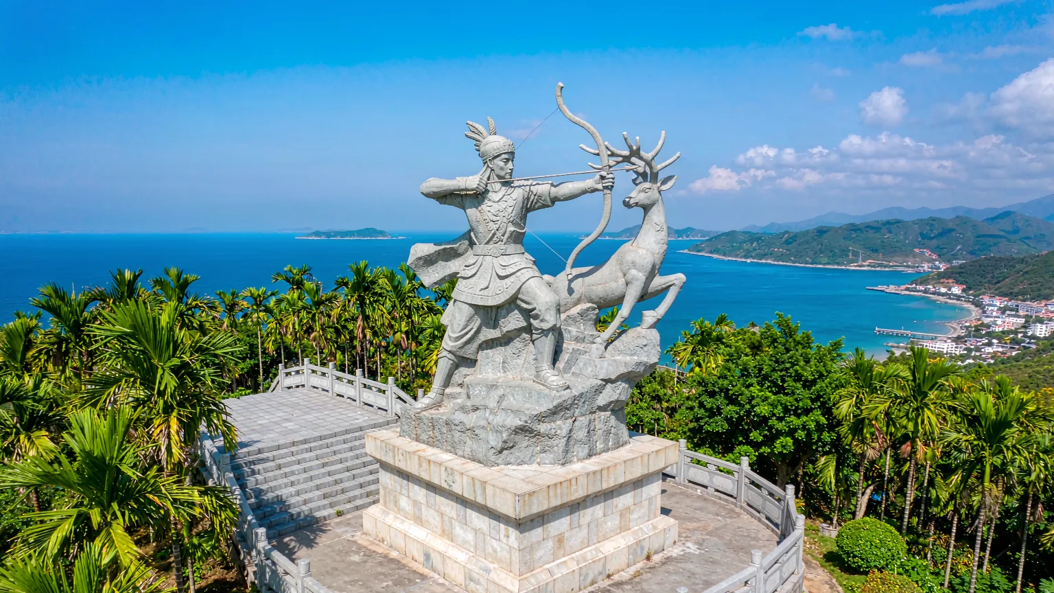 Granite sculpture of Li hunter and deer maiden at Luhuitou Park summit