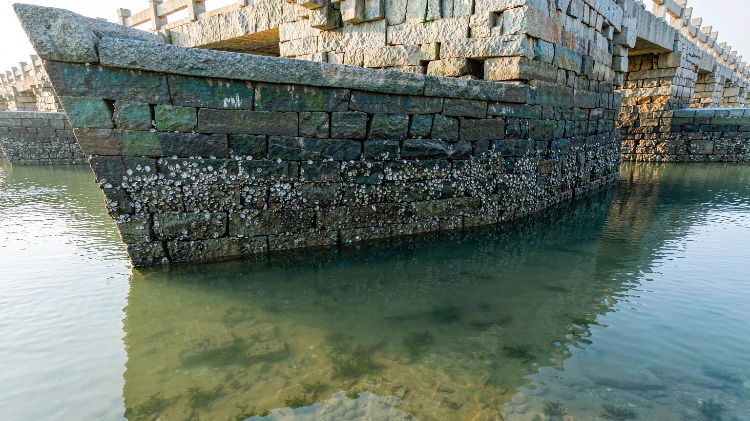 Close-up of Luoyang Bridge's stone piers and oyster-shell reinforcement