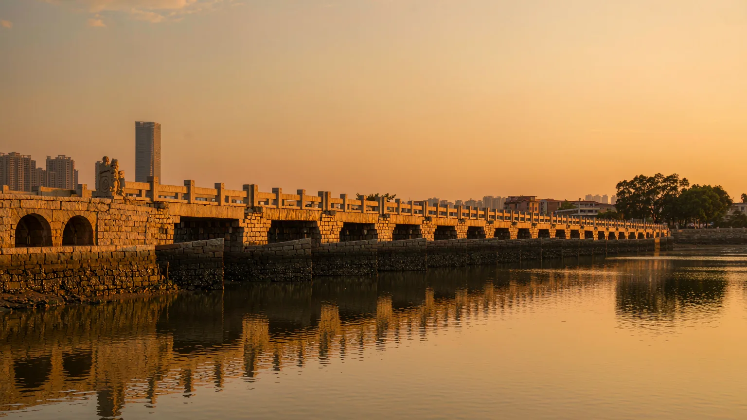 Luoyang Bridge