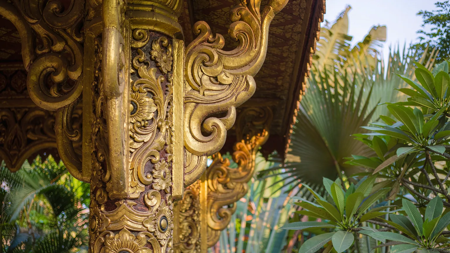 Close-up of golden carvings on Dai temple pillar in Manting Park