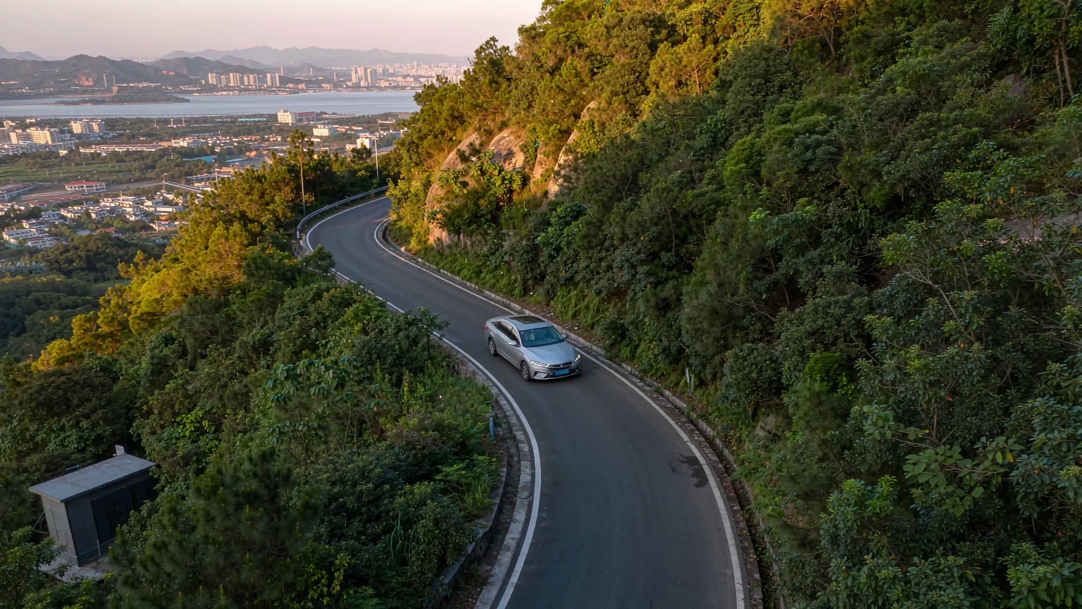 Winding road up Nanshan with a car arriving at the platform
