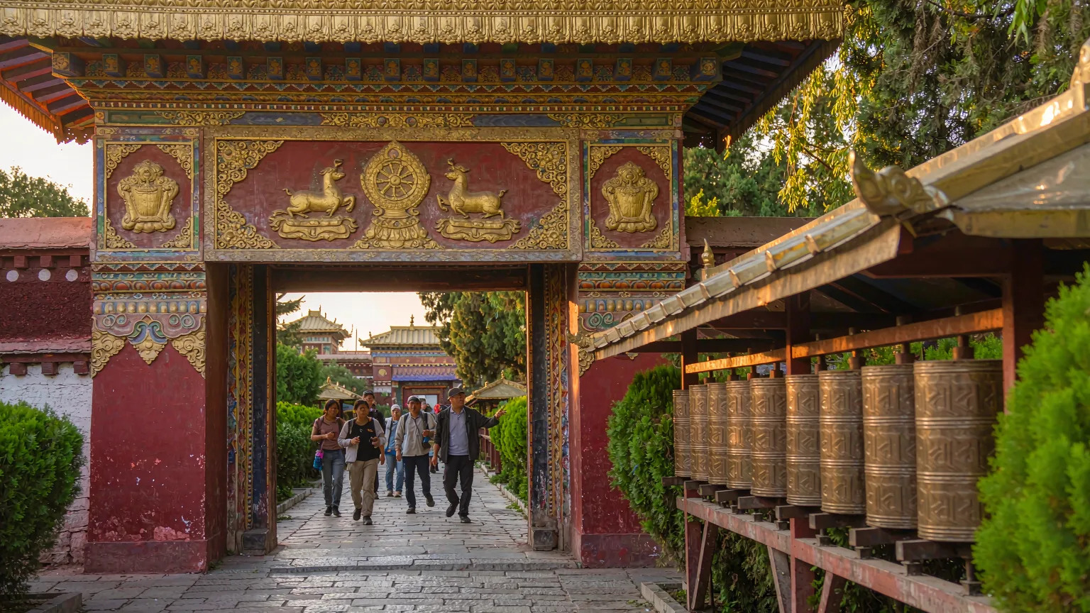 Tourists entering Norbulingka through the main gate