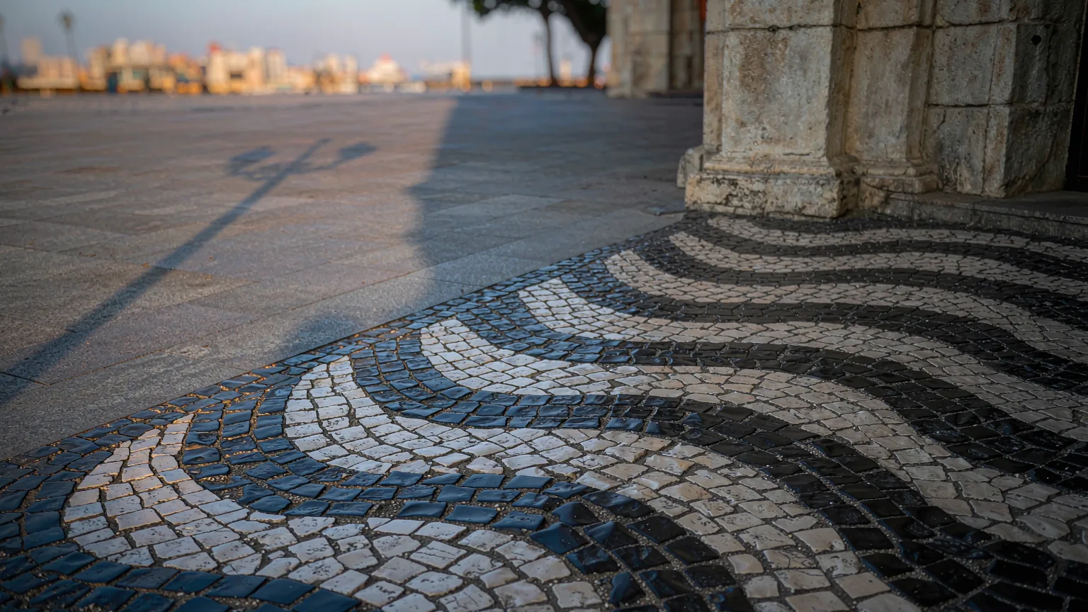 Close-up of the black and white wave-patterned stones in Senado Square
