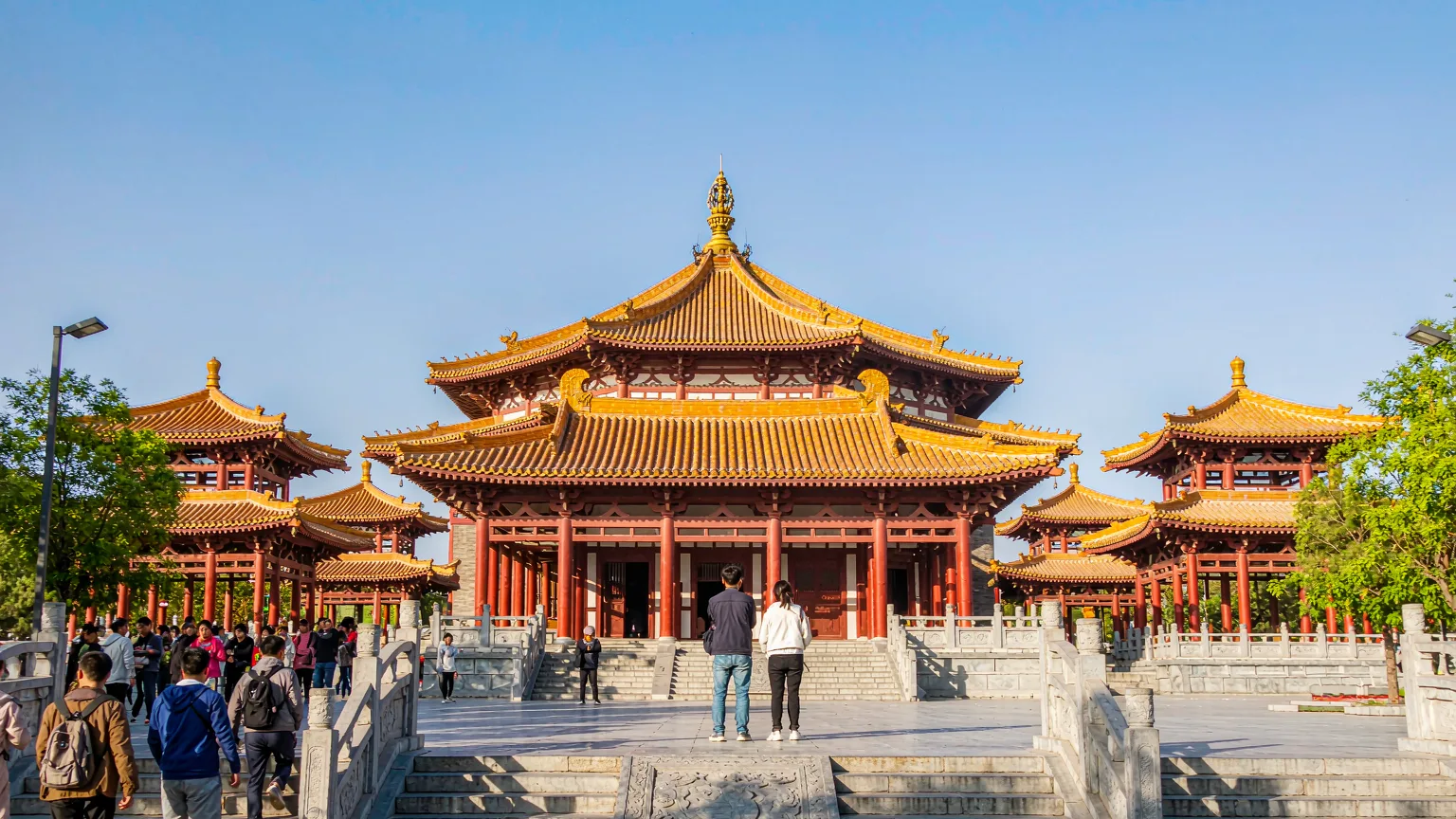 Tourists walking up steps to the entrance of Shaanxi History Museum