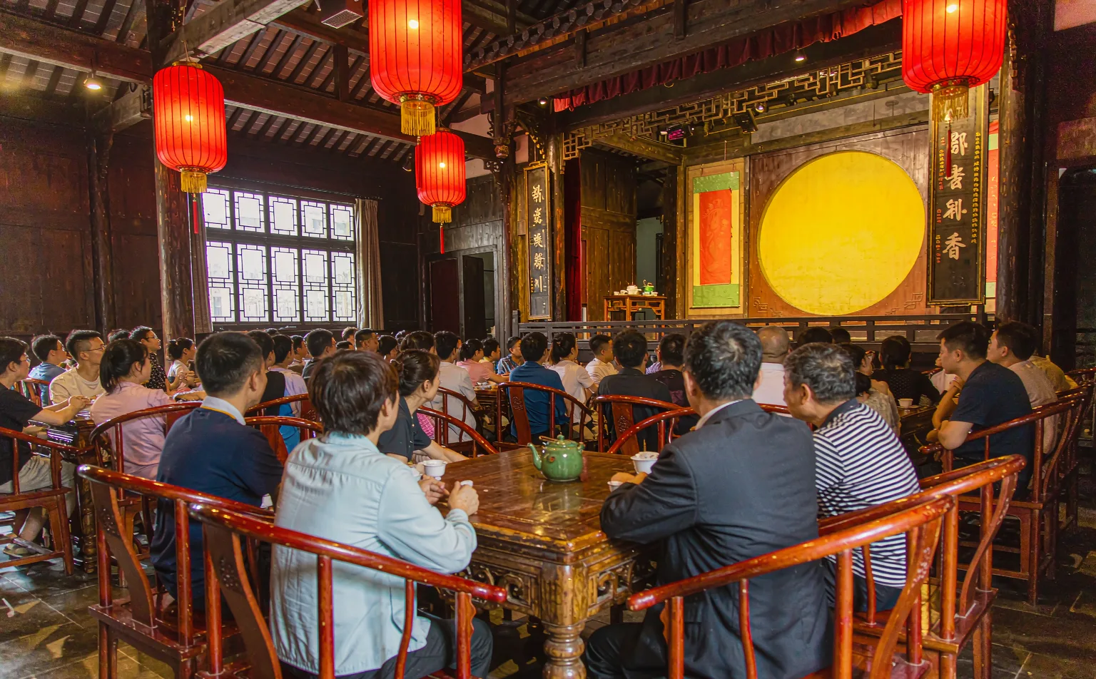 Teahouse theater audience waiting for the Sichuan opera show in Chengdu