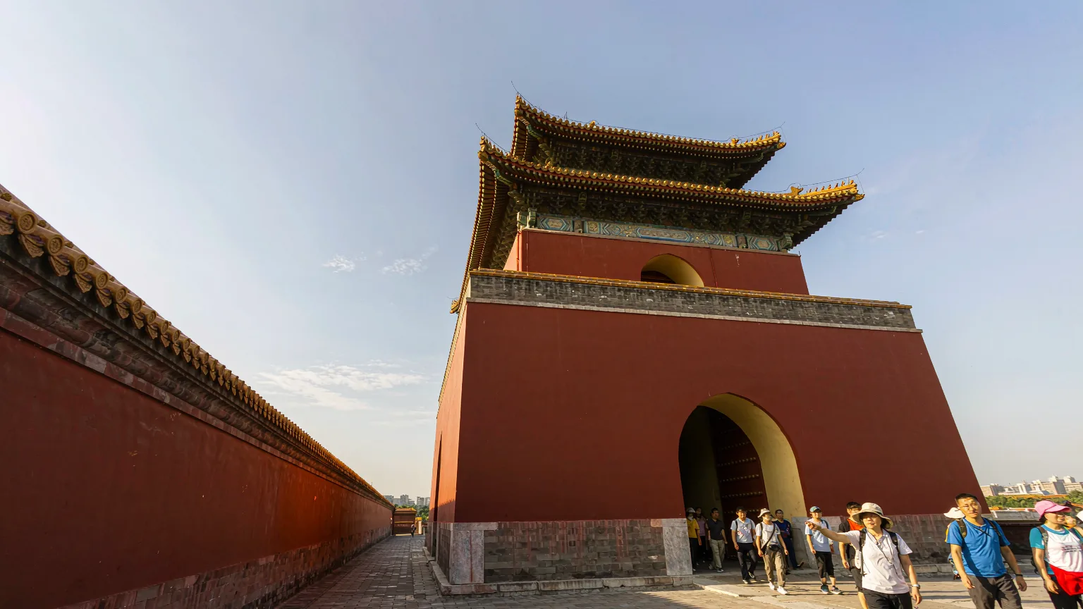 Tour group entering the East Palace Gate of Summer Palace