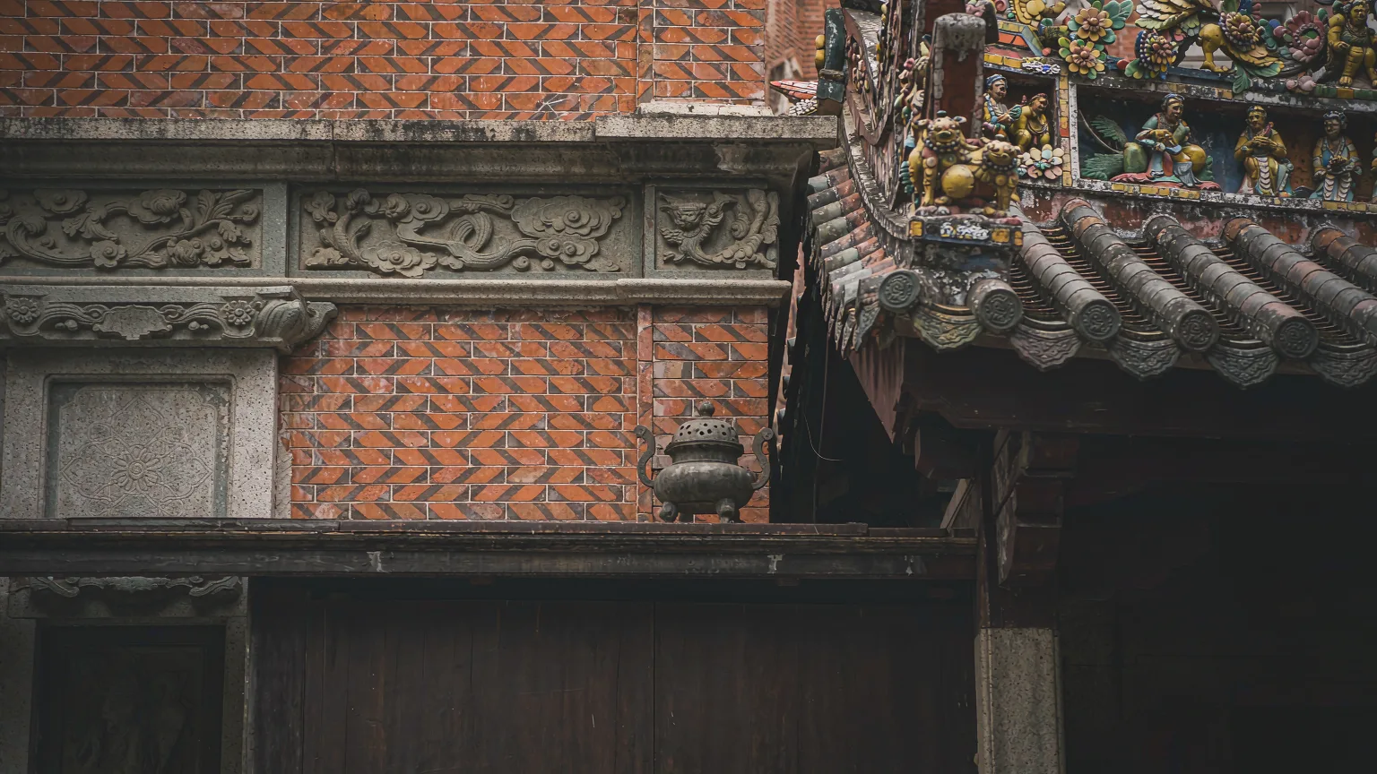 Carved Minnan roof detail and incense burner on a West Street facade