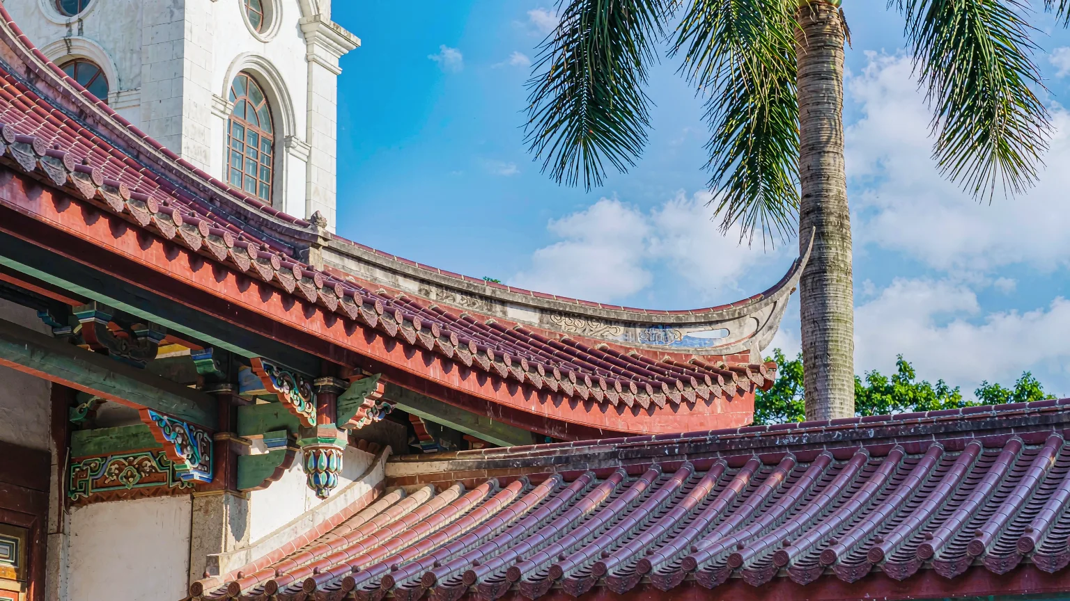 Close-up of Xiamen University's red-tiled roof eaves and wooden details