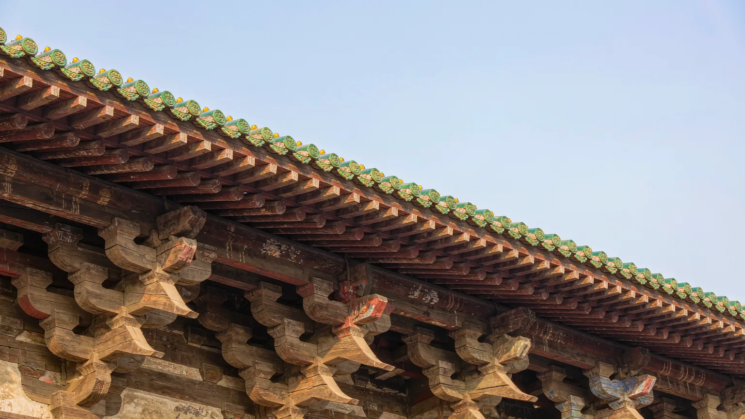 Close-up of interlocking wooden dougong brackets at Zhenguo Temple