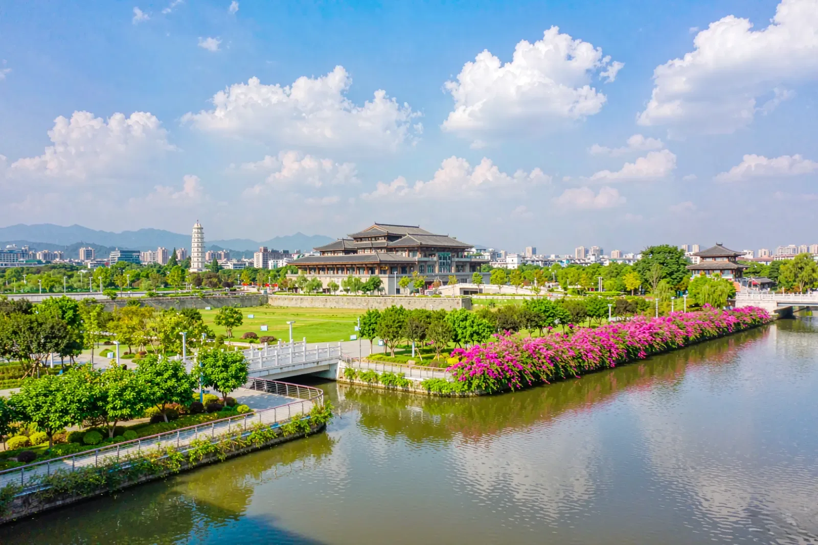 The Best Time to Visit Chengdu: Month by Month