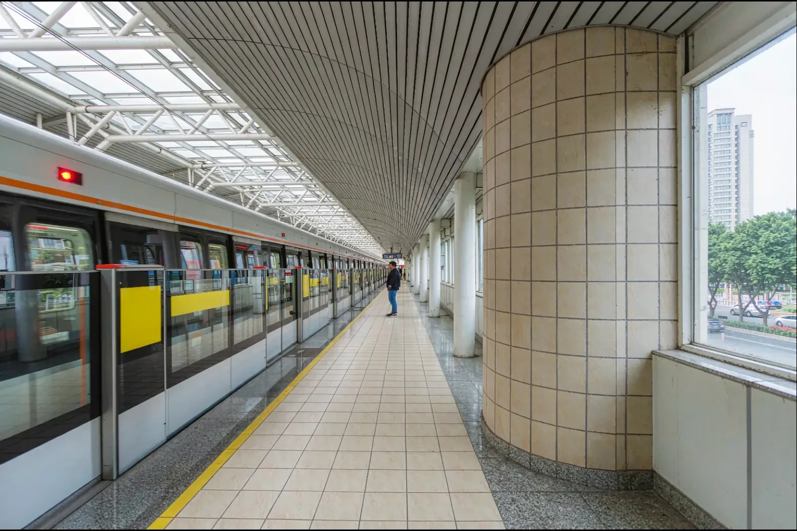 Getting Around Chengdu: Metro, Buses, Bikes and When to Just Walk