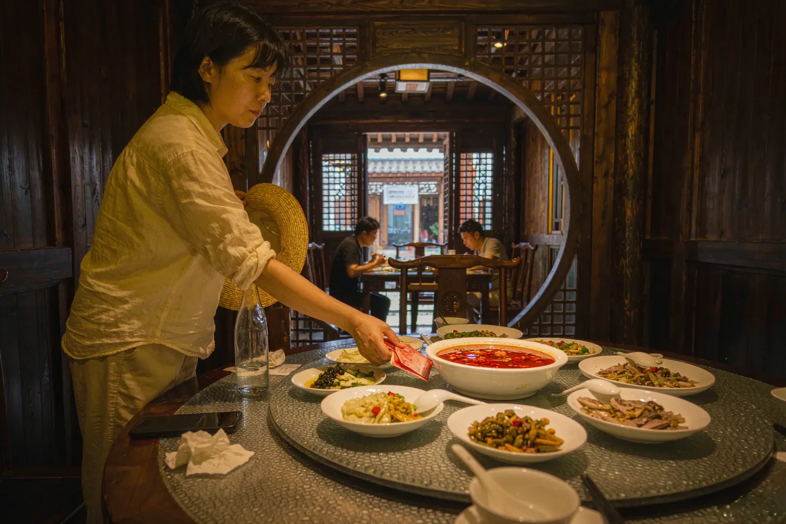Tipping in China: When Not to Tip, and the Few Exceptions
