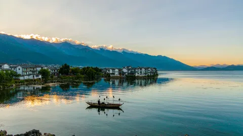 Dali Essence: Erhai Lake, Dali Ancient City & Three Pagodas