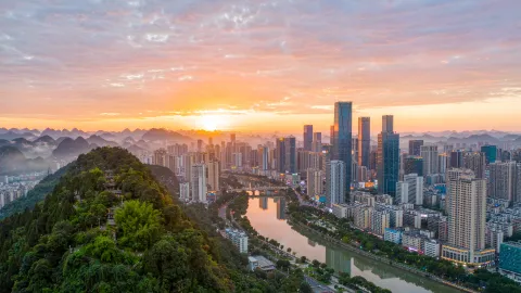 Guiyang City Highlights: Jiaxiu Tower, Qianling Park & Old Town