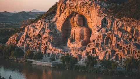 Luoyang City Highlights: Longmen Grottoes & White Horse Temple