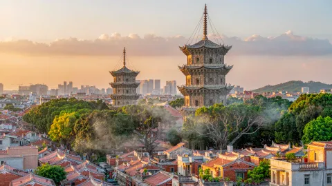 Quanzhou City Essence: Kaiyuan Temple, West Street, Qingjing Mosque & Luoyang Bridge