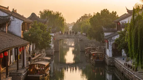 Suzhou City Essence: Gardens, Canals & Old Streets